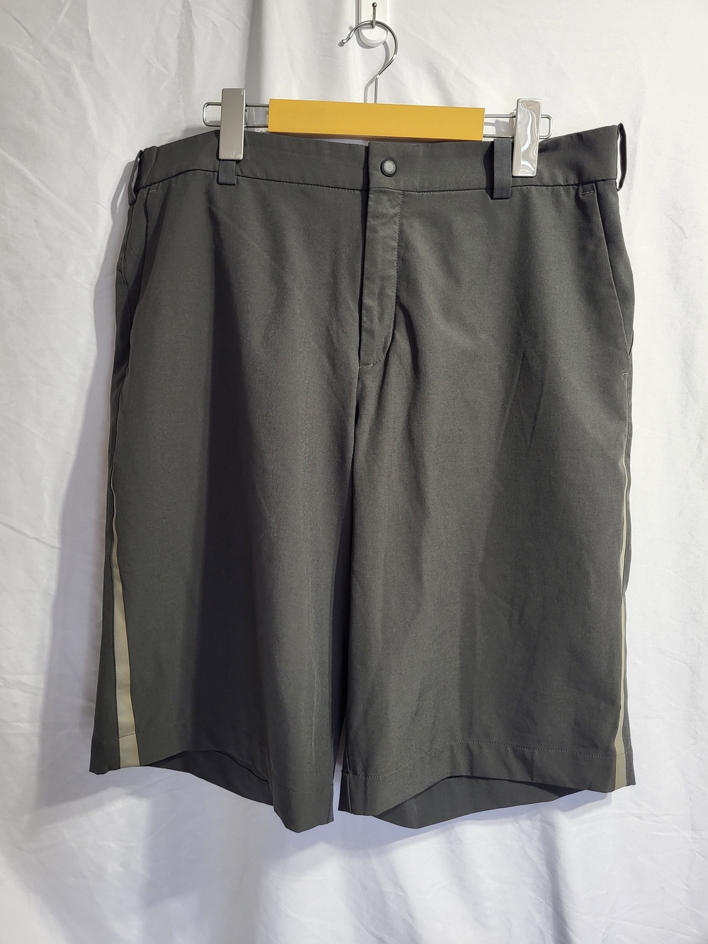 Nike Gray Flat Front Men's Shorts with Side Stripe, Side 34